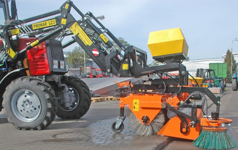 PRONAR Kehrmaschine / Sweeper / Balayeuse / Barredora / Spazzatrice / Подметальная машина / Zamiatarka 1,6 m - Четка за Селскостопанска техника: снимка 2 PRONAR Kehrmaschine / Sweeper / Balayeuse / Barredora / Spazzatrice / Подметальная машина / Zamiatarka 1,6 m - Четка за Селскостопанска техника: снимка 2