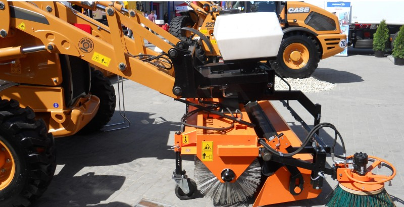 PRONAR Kehrmaschine / Sweeper / Balayeuse / Barredora / Spazzatrice / Подметальная машина / Zamiatarka 1,6 m - Четка за Селскостопанска техника: снимка 1 PRONAR Kehrmaschine / Sweeper / Balayeuse / Barredora / Spazzatrice / Подметальная машина / Zamiatarka 1,6 m - Четка за Селскостопанска техника: снимка 1