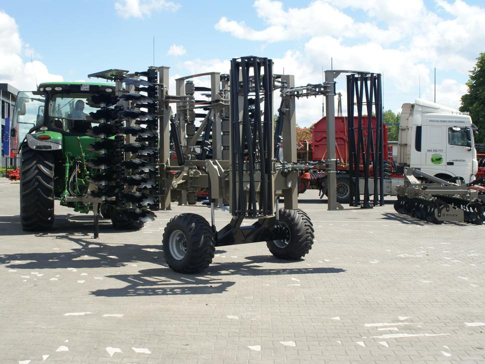 ROLEX Hydraulische Scheibenegge / Hydraulic discs harrow / Dechaumeur à disques / Erpice a dischi / Гидравлическая дисковая борона / Brona talerzowa hydraulicznie składana ciężka 4 m - Дискова брана: снимка 4 ROLEX Hydraulische Scheibenegge / Hydraulic discs harrow / Dechaumeur à disques / Erpice a dischi / Гидравлическая дисковая борона / Brona talerzowa hydraulicznie składana ciężka 4 m - Дискова брана: снимка 4