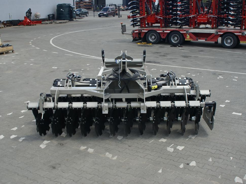 ROLEX Scheibenegge / Disc harrow with hydropack and tire roller / Dechaumeur à disques / Erpice a dischi / Дисковая борона с гидропаком и колёсным катком / Agregat talerzowy uprawowy z hydropackiem i - Дискова брана: снимка 4 ROLEX Scheibenegge / Disc harrow with hydropack and tire roller / Dechaumeur à disques / Erpice a dischi / Дисковая борона с гидропаком и колёсным катком / Agregat talerzowy uprawowy z hydropackiem i - Дискова брана: снимка 4