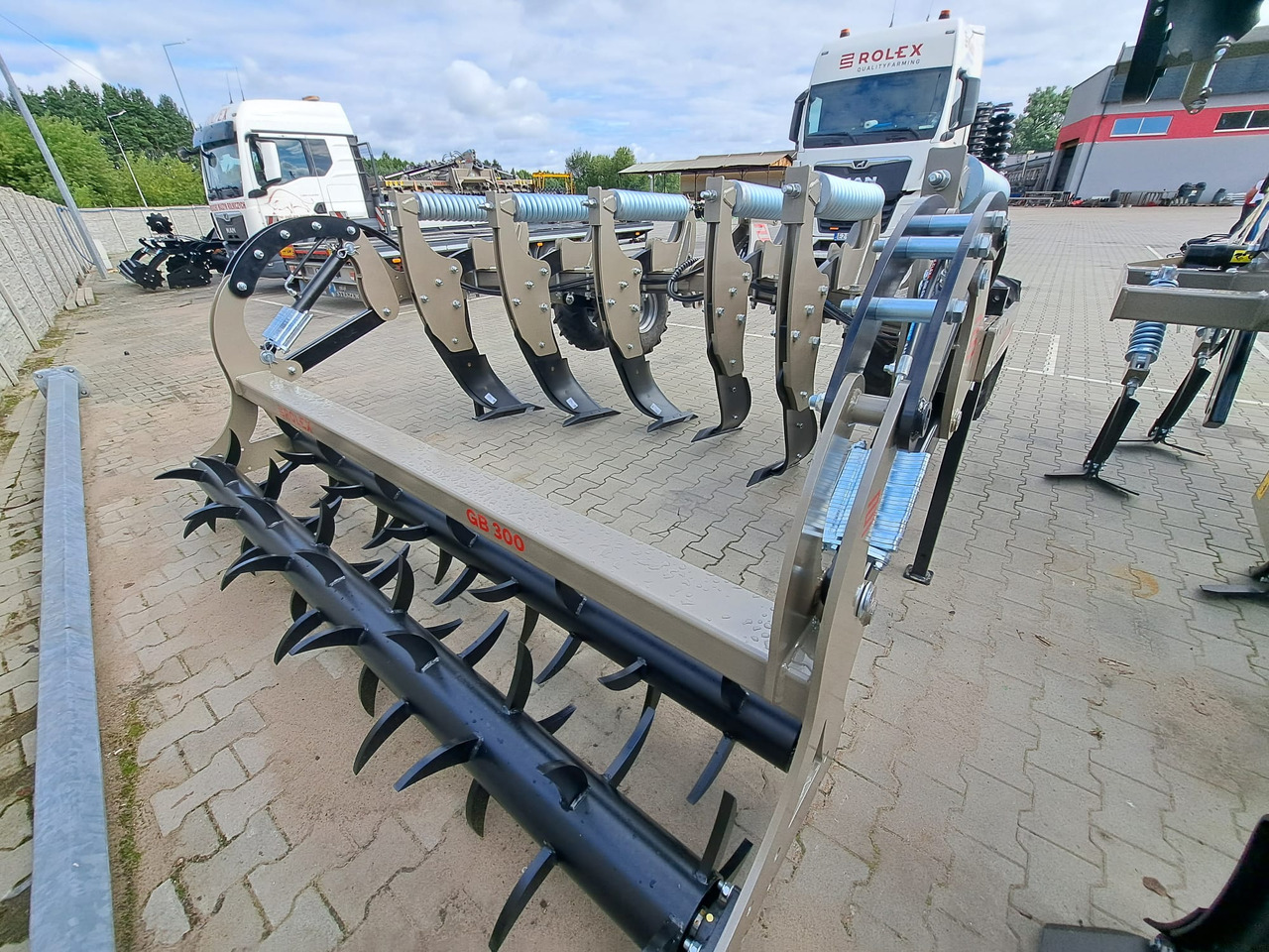 ROLEX Tiefenlockerer / Subsoiler / Décompacteur / Subsolador / Dissodatori / Глубокорыхлитель тип V / Głębosz typ V 3 m - Продълбочител: снимка 2 ROLEX Tiefenlockerer / Subsoiler / Décompacteur / Subsolador / Dissodatori / Глубокорыхлитель тип V / Głębosz typ V 3 m - Продълбочител: снимка 2