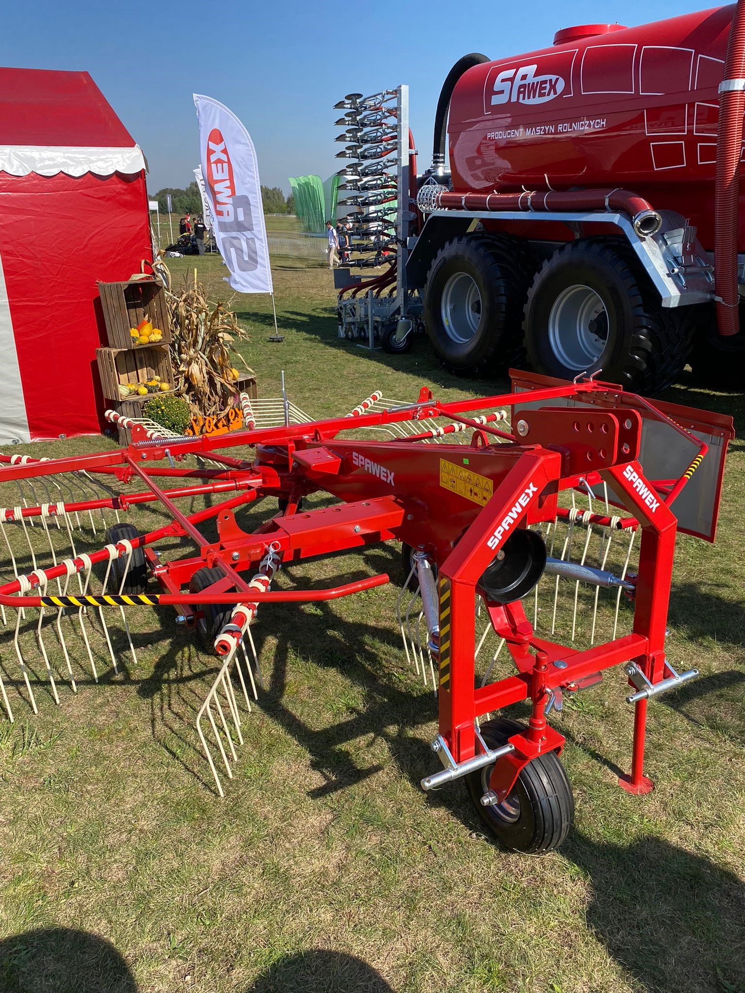 Spawex Kreiselschwader / Rake / Andaineur / Rastrillo / Rastrello / Zgrabiarka 4,5 m - Гребло/ Сенообръщачка: снимка 2 Spawex Kreiselschwader / Rake / Andaineur / Rastrillo / Rastrello / Zgrabiarka 4,5 m - Гребло/ Сенообръщачка: снимка 2