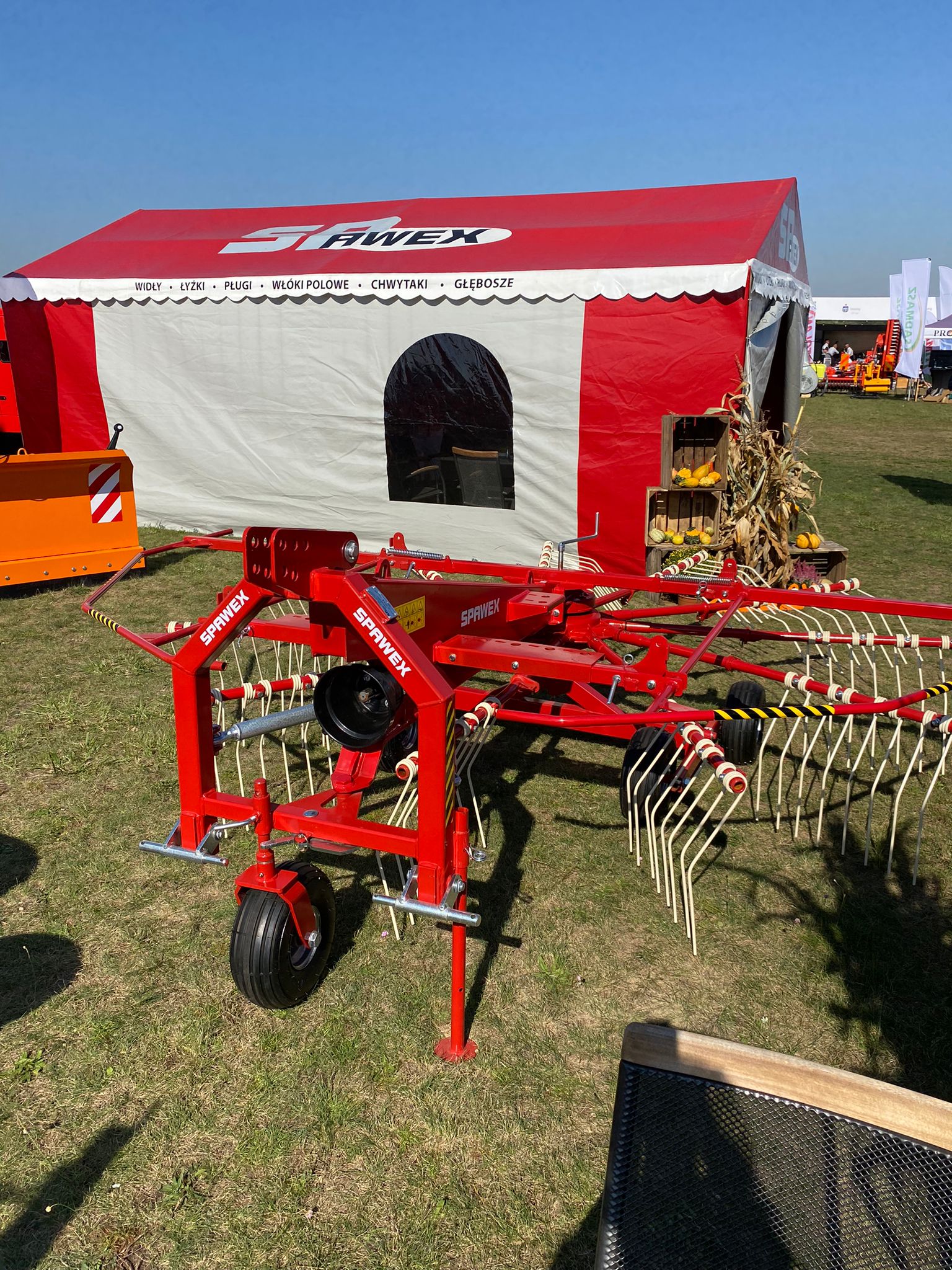 Spawex Kreiselschwader / Rake / Andaineur / Rastrillo / Rastrello / Zgrabiarka 4,5 m - Гребло/ Сенообръщачка: снимка 3 Spawex Kreiselschwader / Rake / Andaineur / Rastrillo / Rastrello / Zgrabiarka 4,5 m - Гребло/ Сенообръщачка: снимка 3