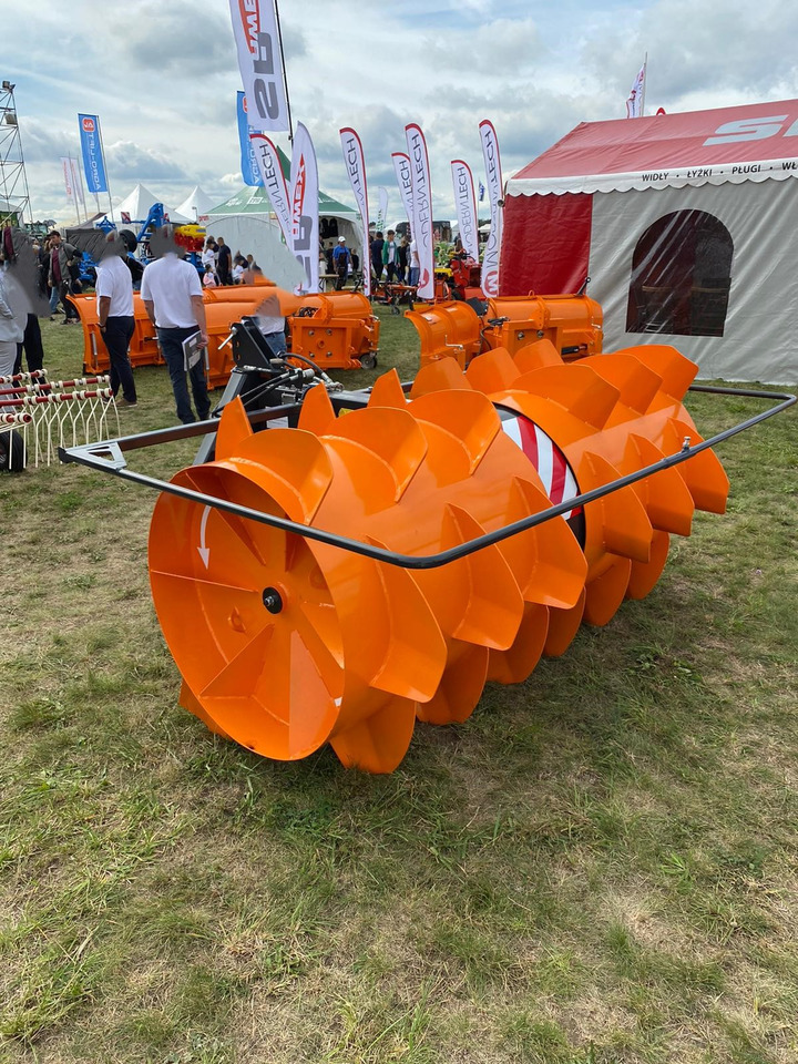 Spawex Silowalze / Silage spreader / Épandeur d'ensilage / Spandiconcime / Esparcidor de forraje verde / Кормораспределитель / Rozgarniacz do zielonki Tornado 2,2 m - Машина за сено и фураж: снимка 1 Spawex Silowalze / Silage spreader / Épandeur d'ensilage / Spandiconcime / Esparcidor de forraje verde / Кормораспределитель / Rozgarniacz do zielonki Tornado 2,2 m - Машина за сено и фураж: снимка 1