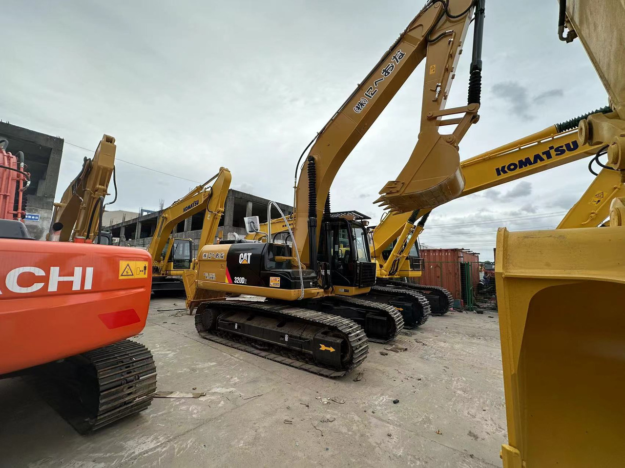 CATERPILLAR 320D2 - Верижен багер: снимка 1 CATERPILLAR 320D2 - Верижен багер: снимка 1