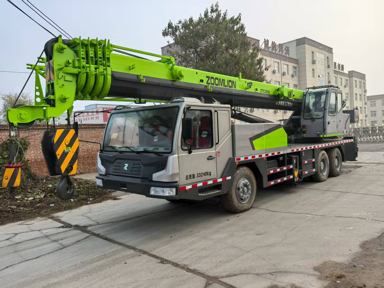 ZOOMLION ZTC250V - Автокран: снимка 1 ZOOMLION ZTC250V - Автокран: снимка 1