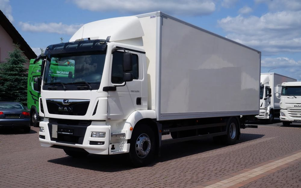 MAN TGM 18.250 / 18.290 EURO 6 KONTENER 19 PALET ŁAD. 9800 KG WINDA - Камион фургон: снимка 1 MAN TGM 18.250 / 18.290 EURO 6 KONTENER 19 PALET ŁAD. 9800 KG WINDA - Камион фургон: снимка 1