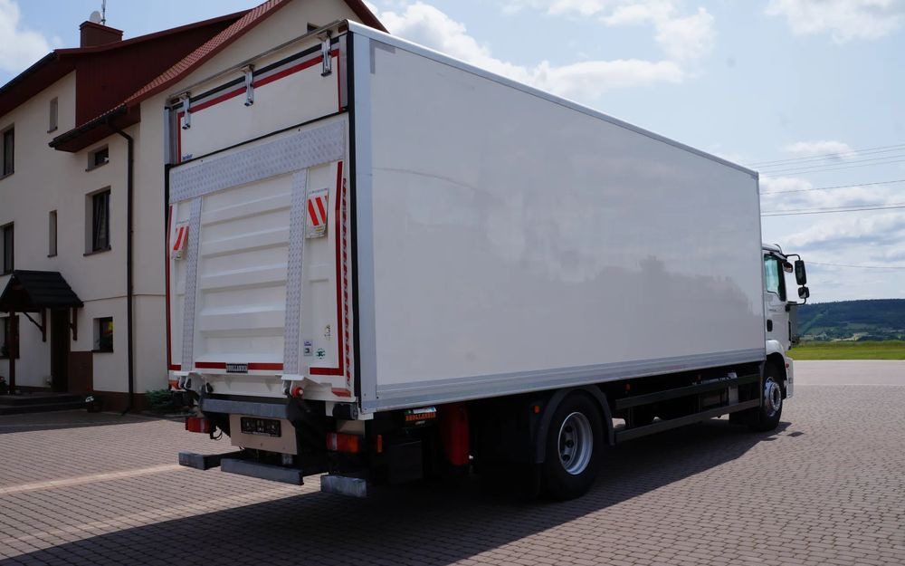 MAN TGM 18.250 / 18.290 EURO 6 KONTENER 19 PALET ŁAD. 9800 KG WINDA - Камион фургон: снимка 4 MAN TGM 18.250 / 18.290 EURO 6 KONTENER 19 PALET ŁAD. 9800 KG WINDA - Камион фургон: снимка 4