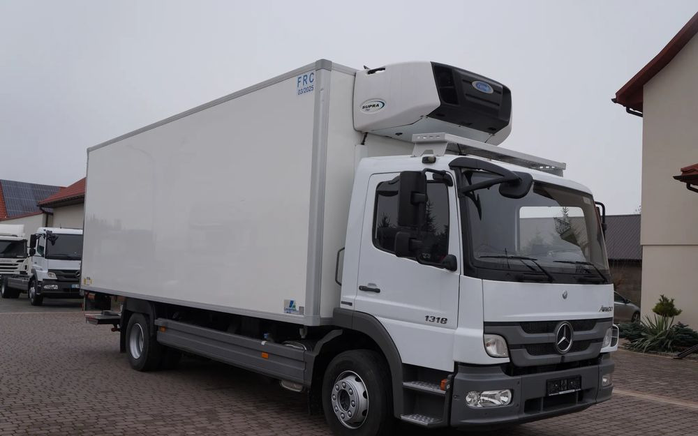 Mercedes-Benz ATEGO 1318 EURO 5 132 TYS KM CHŁODNIA CARRIER 750 WINDA - Рефрижератор камион: снимка 2 Mercedes-Benz ATEGO 1318 EURO 5 132 TYS KM CHŁODNIA CARRIER 750 WINDA - Рефрижератор камион: снимка 2