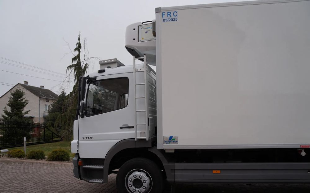 Mercedes-Benz ATEGO 1318 EURO 5 132 TYS KM CHŁODNIA CARRIER 750 WINDA - Рефрижератор камион: снимка 3 Mercedes-Benz ATEGO 1318 EURO 5 132 TYS KM CHŁODNIA CARRIER 750 WINDA - Рефрижератор камион: снимка 3