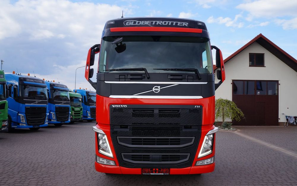 Volvo FH 4 EURO 6 GLOBETROTTER NISKI PRZEBIEG PEŁEN SERWIS - Влекач: снимка 2 Volvo FH 4 EURO 6 GLOBETROTTER NISKI PRZEBIEG PEŁEN SERWIS - Влекач: снимка 2