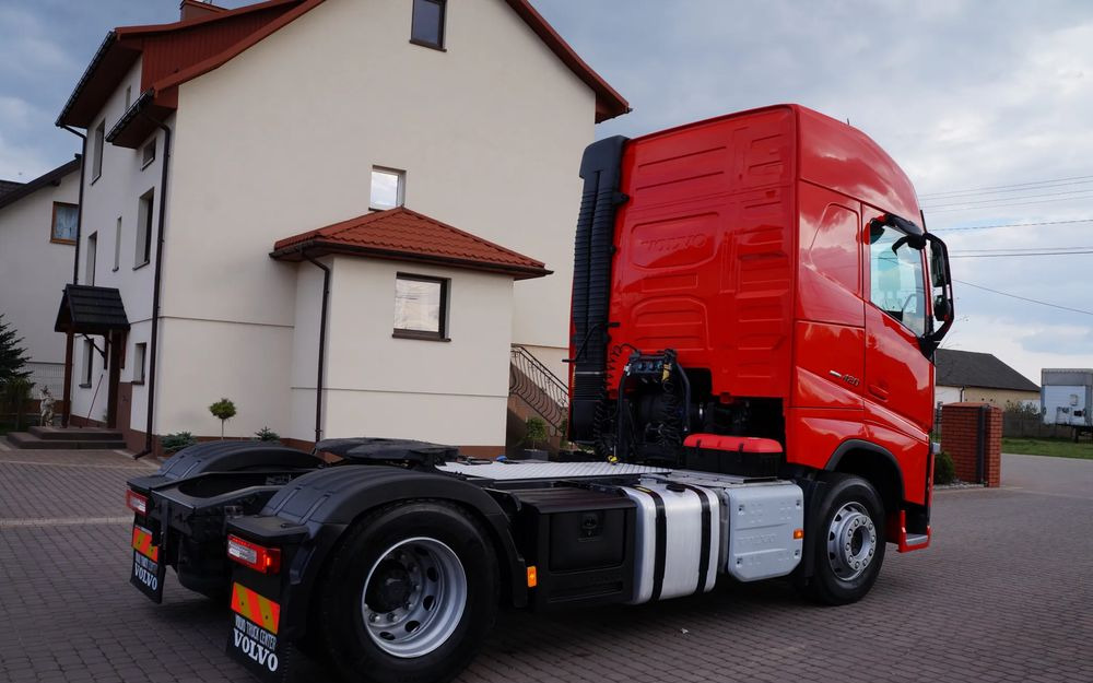 Volvo FH 4 EURO 6 GLOBETROTTER NISKI PRZEBIEG PEŁEN SERWIS - Влекач: снимка 5 Volvo FH 4 EURO 6 GLOBETROTTER NISKI PRZEBIEG PEŁEN SERWIS - Влекач: снимка 5