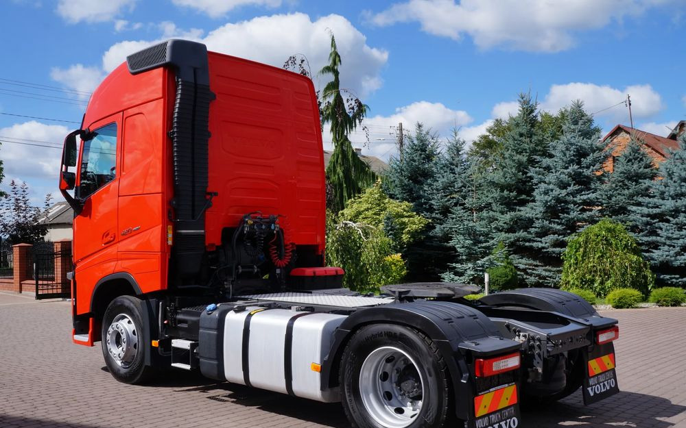 Volvo FH 4 EURO 6 GLOBETROTTER NISKI PRZEBIEG PEŁEN SERWIS - Влекач: снимка 3 Volvo FH 4 EURO 6 GLOBETROTTER NISKI PRZEBIEG PEŁEN SERWIS - Влекач: снимка 3