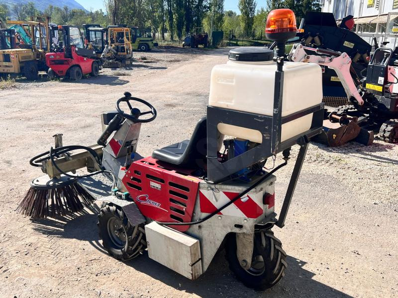 Cochet Balayeuse de désherbage automotrice Gecko (NET DE TVA) - Професионална метачна машина: снимка 3 Cochet Balayeuse de désherbage automotrice Gecko (NET DE TVA) - Професионална метачна машина: снимка 3