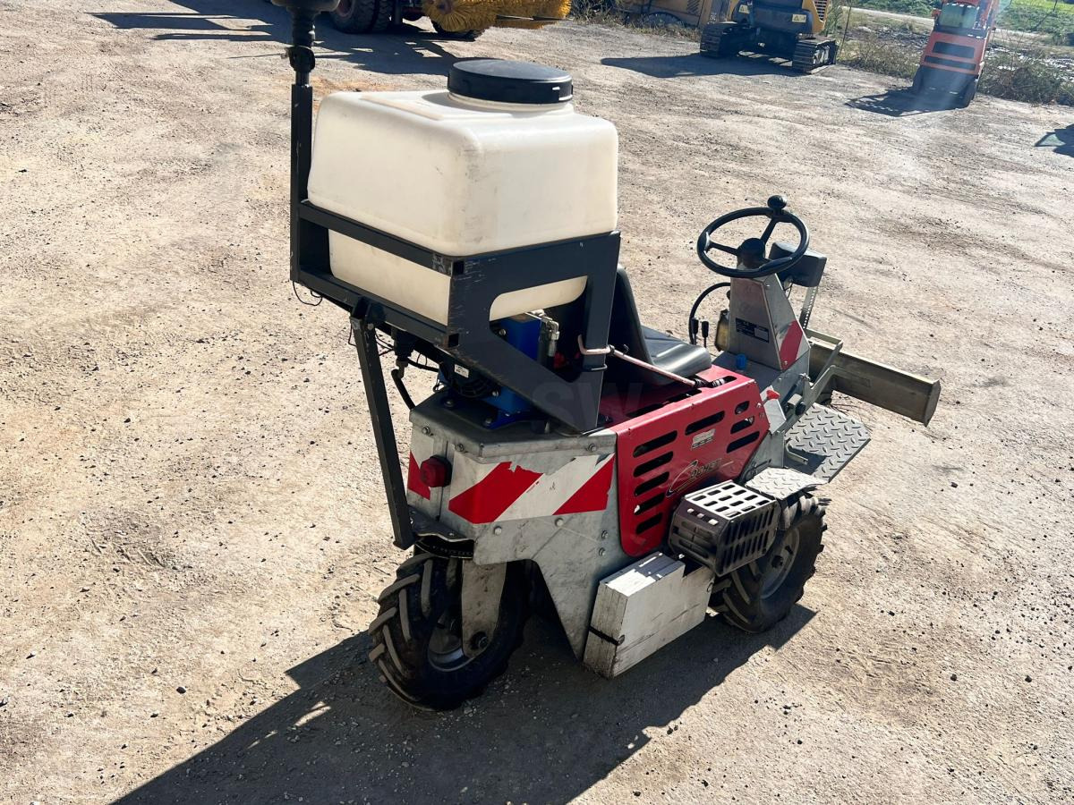 Cochet Balayeuse de désherbage automotrice Gecko (NET DE TVA) - Професионална метачна машина: снимка 4 Cochet Balayeuse de désherbage automotrice Gecko (NET DE TVA) - Професионална метачна машина: снимка 4