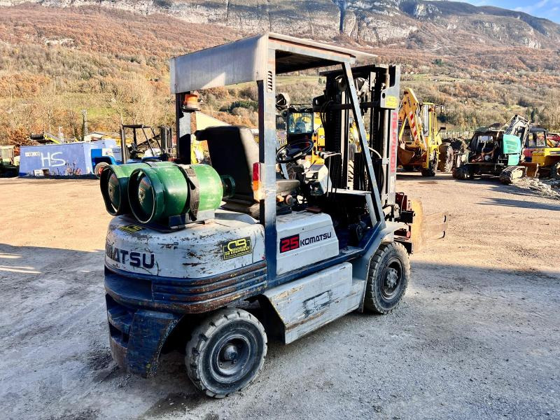 KOMATSU Chariot élévateur à gaz FG25T-11E (AVEC PINCE) - Газокар: снимка 3 KOMATSU Chariot élévateur à gaz FG25T-11E (AVEC PINCE) - Газокар: снимка 3