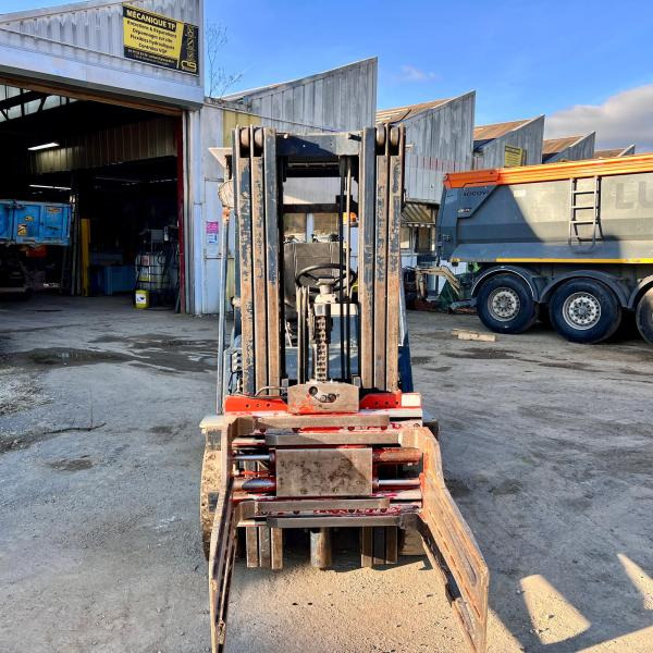 KOMATSU Chariot élévateur à gaz FG25T-11E (AVEC PINCE) - Газокар: снимка 5 KOMATSU Chariot élévateur à gaz FG25T-11E (AVEC PINCE) - Газокар: снимка 5