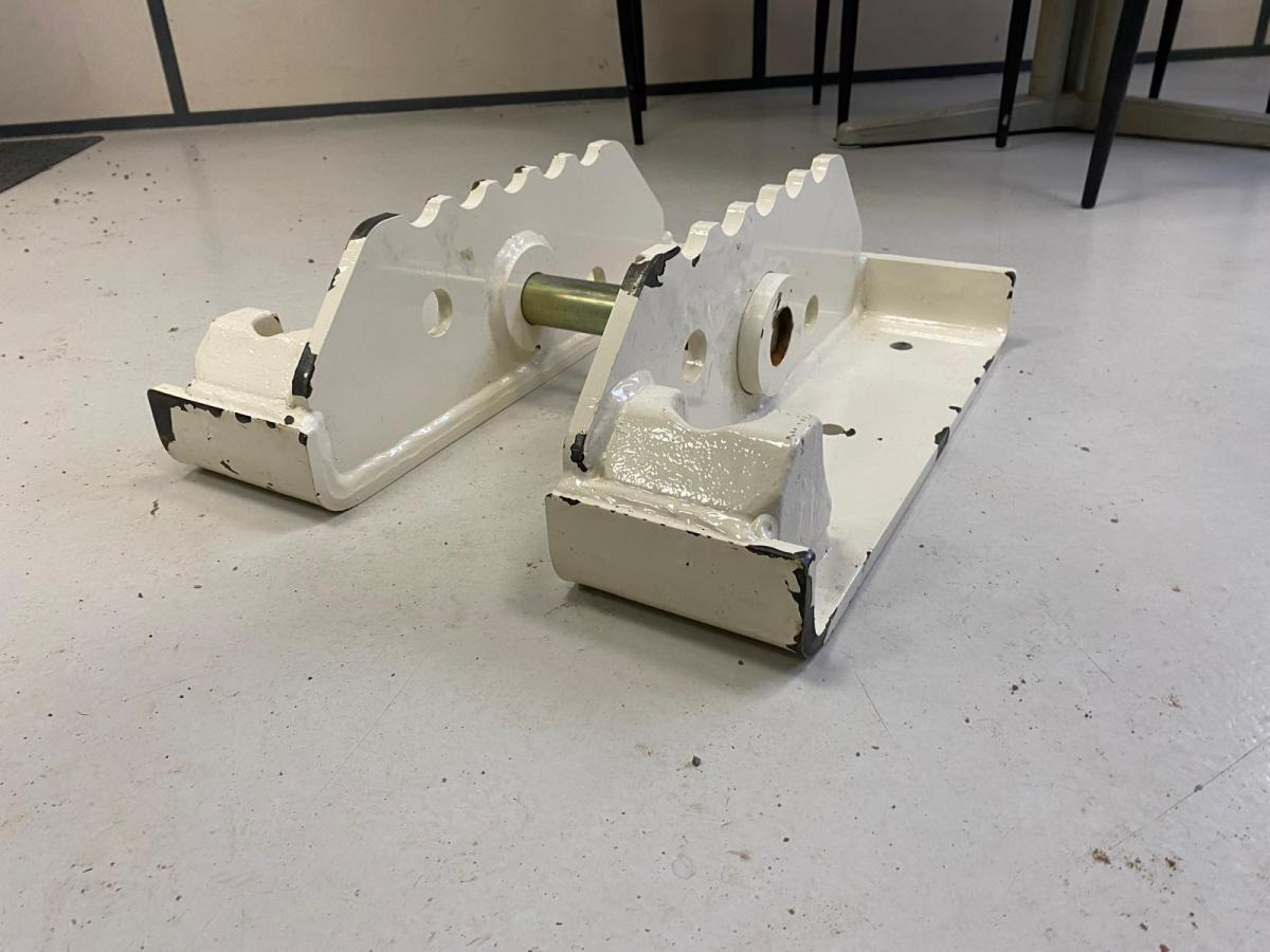 Pied de stabilisateur NEUF Pour TEREX TLB 830 à 990 et Benford - Резервни части за Багер-товарач: снимка 2 Pied de stabilisateur NEUF Pour TEREX TLB 830 à 990 et Benford - Резервни части за Багер-товарач: снимка 2