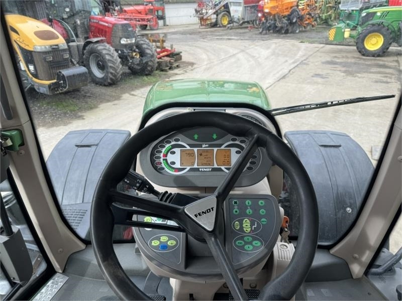 Трактор Fendt 828 ECR Vario Profi Plus **Video Below**: снимка 18 Трактор Fendt 828 ECR Vario Profi Plus **Video Below**: снимка 18