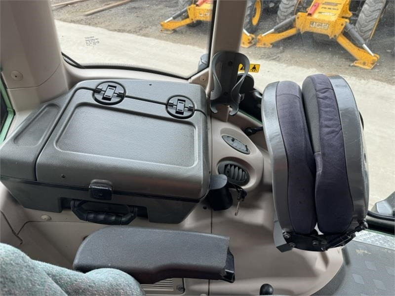 Трактор Fendt 828 ECR Vario Profi Plus **Video Below**: снимка 17 Трактор Fendt 828 ECR Vario Profi Plus **Video Below**: снимка 17