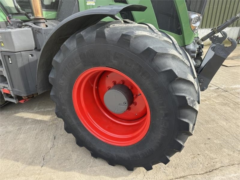 Трактор Fendt 828 ECR Vario Profi Plus **Video Below**: снимка 8 Трактор Fendt 828 ECR Vario Profi Plus **Video Below**: снимка 8