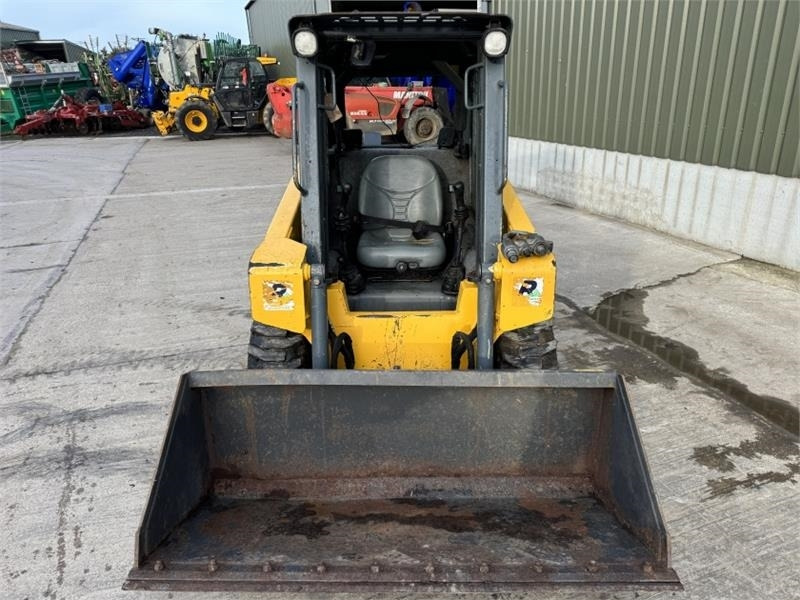 Gehl Gehl R135 Skid Steer - Мини челен товарач: снимка 5 Gehl Gehl R135 Skid Steer - Мини челен товарач: снимка 5
