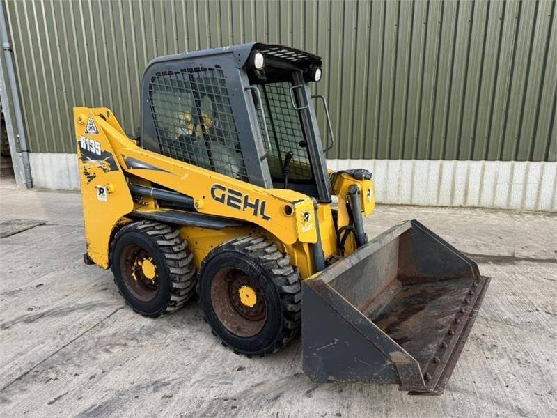 Gehl R135 Skid Steer - Мини челен товарач: снимка 3 Gehl R135 Skid Steer - Мини челен товарач: снимка 3
