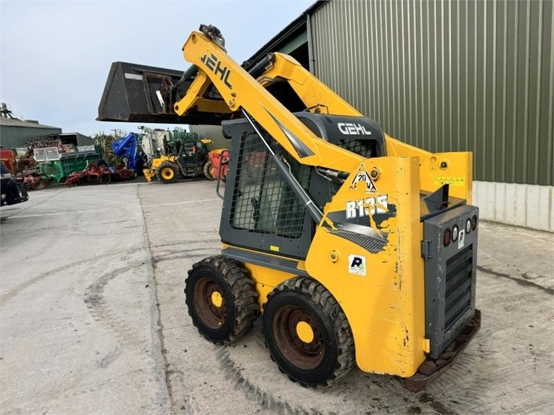 Gehl R135 Skid Steer - Мини челен товарач: снимка 2 Gehl R135 Skid Steer - Мини челен товарач: снимка 2