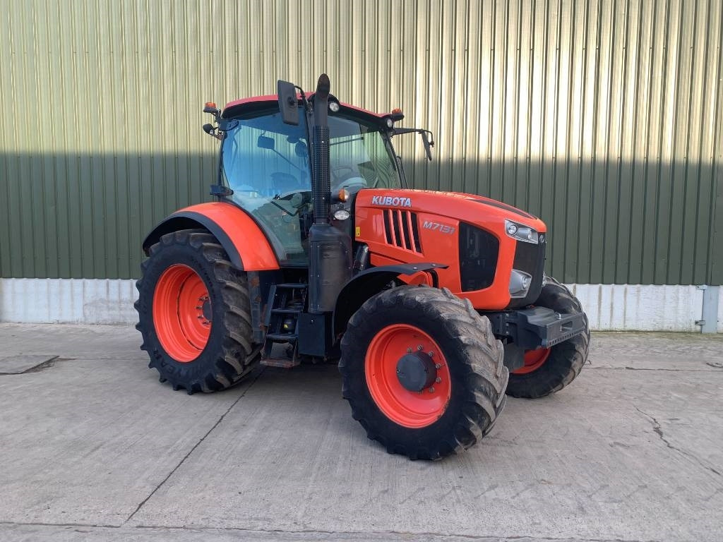 Kubota M 7131 - Трактор: снимка 1 Kubota M 7131 - Трактор: снимка 1