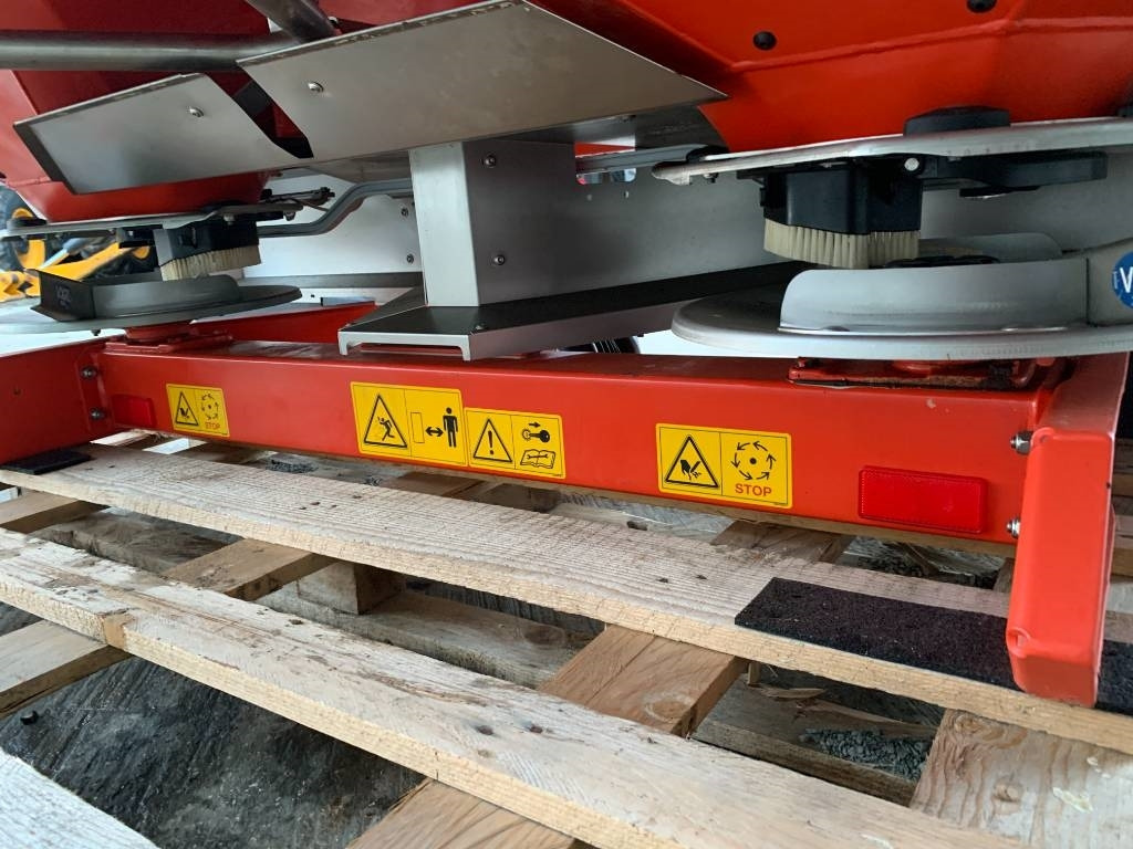Тороразпръсквачка Kuhn 40.2 m-emc Fert Spreader: снимка 10