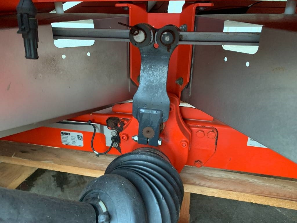 Тороразпръсквачка Kuhn 40.2 m-emc Fert Spreader: снимка 15