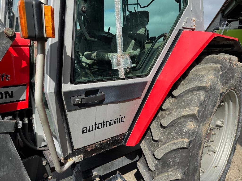 Трактор Massey Ferguson 3075 Dynashift: снимка 11