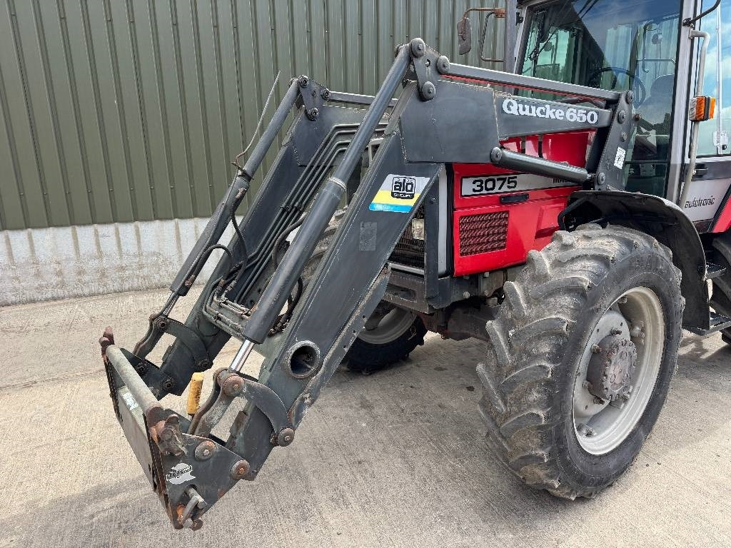 Трактор Massey Ferguson 3075 Dynashift: снимка 16