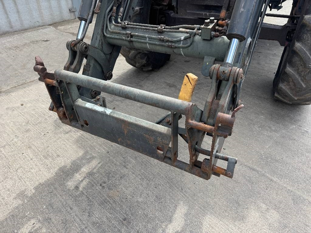 Трактор Massey Ferguson 3075 Dynashift: снимка 17