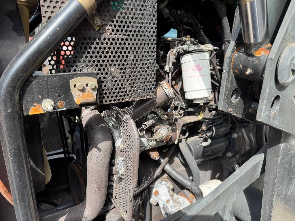 Трактор Massey Ferguson 3075 Dynashift: снимка 14