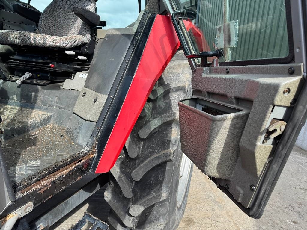 Трактор Massey Ferguson 3075 Dynashift: снимка 12