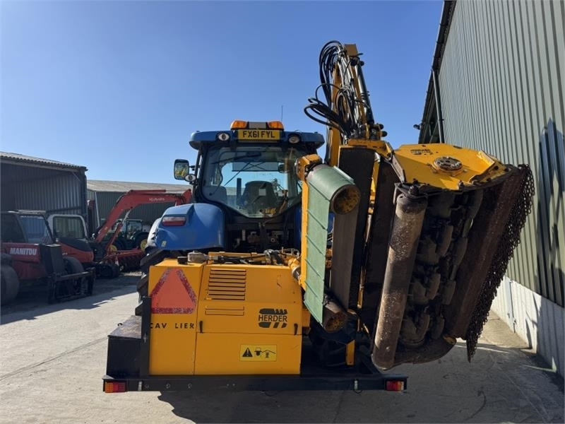 Лизинг на New Holland New Holland T6080 c/w Herder Cavalier Mid Mount He  New Holland New Holland T6080 c/w Herder Cavalier Mid Mount He: снимка 6