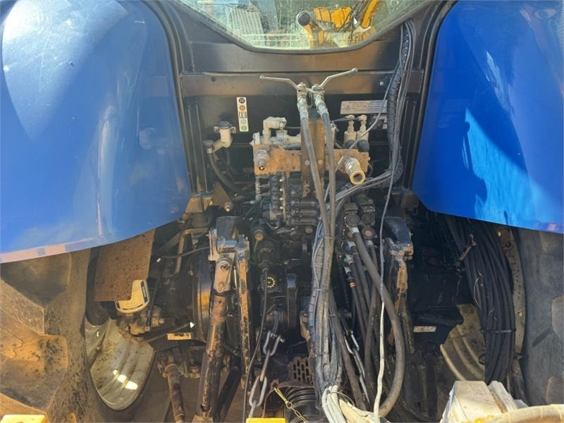 Лизинг на New Holland New Holland T6080 c/w Herder Cavalier Mid Mount He  New Holland New Holland T6080 c/w Herder Cavalier Mid Mount He: снимка 11