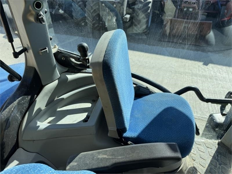Лизинг на New Holland New Holland T6080 c/w Herder Cavalier Mid Mount He  New Holland New Holland T6080 c/w Herder Cavalier Mid Mount He: снимка 16