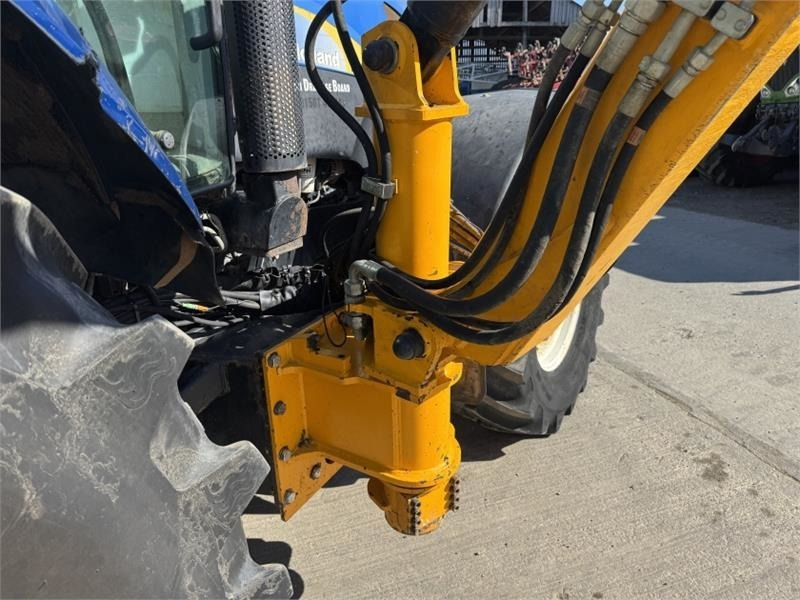 Лизинг на New Holland New Holland T6080 c/w Herder Cavalier Mid Mount He  New Holland New Holland T6080 c/w Herder Cavalier Mid Mount He: снимка 24