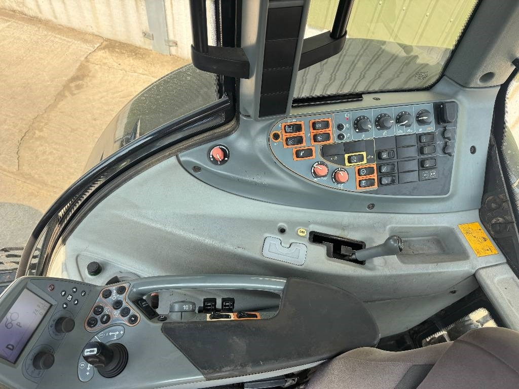 Трактор Valtra T163 Direct: снимка 14