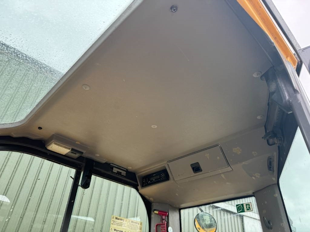 Мини багер Volvo ECR 88 D: снимка 9