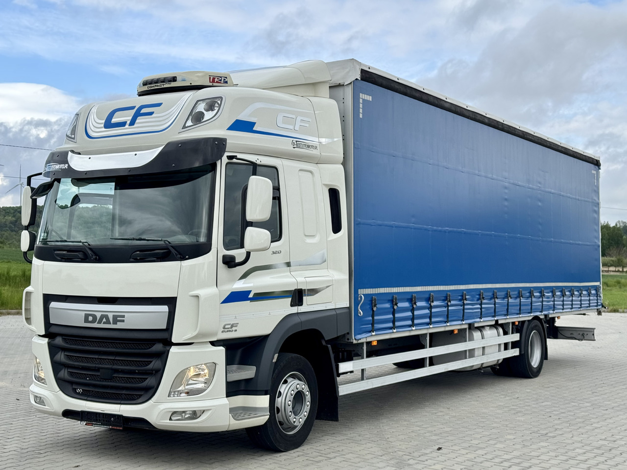 DAF CF 320 / FIRANKA / 24 EUROPALETY / SYPIALKA / AUTOMAT / KLIMA POSTOJOWA / 2017 ROK - Камион с брезент: снимка 2 DAF CF 320 / FIRANKA / 24 EUROPALETY / SYPIALKA / AUTOMAT / KLIMA POSTOJOWA / 2017 ROK - Камион с брезент: снимка 2
