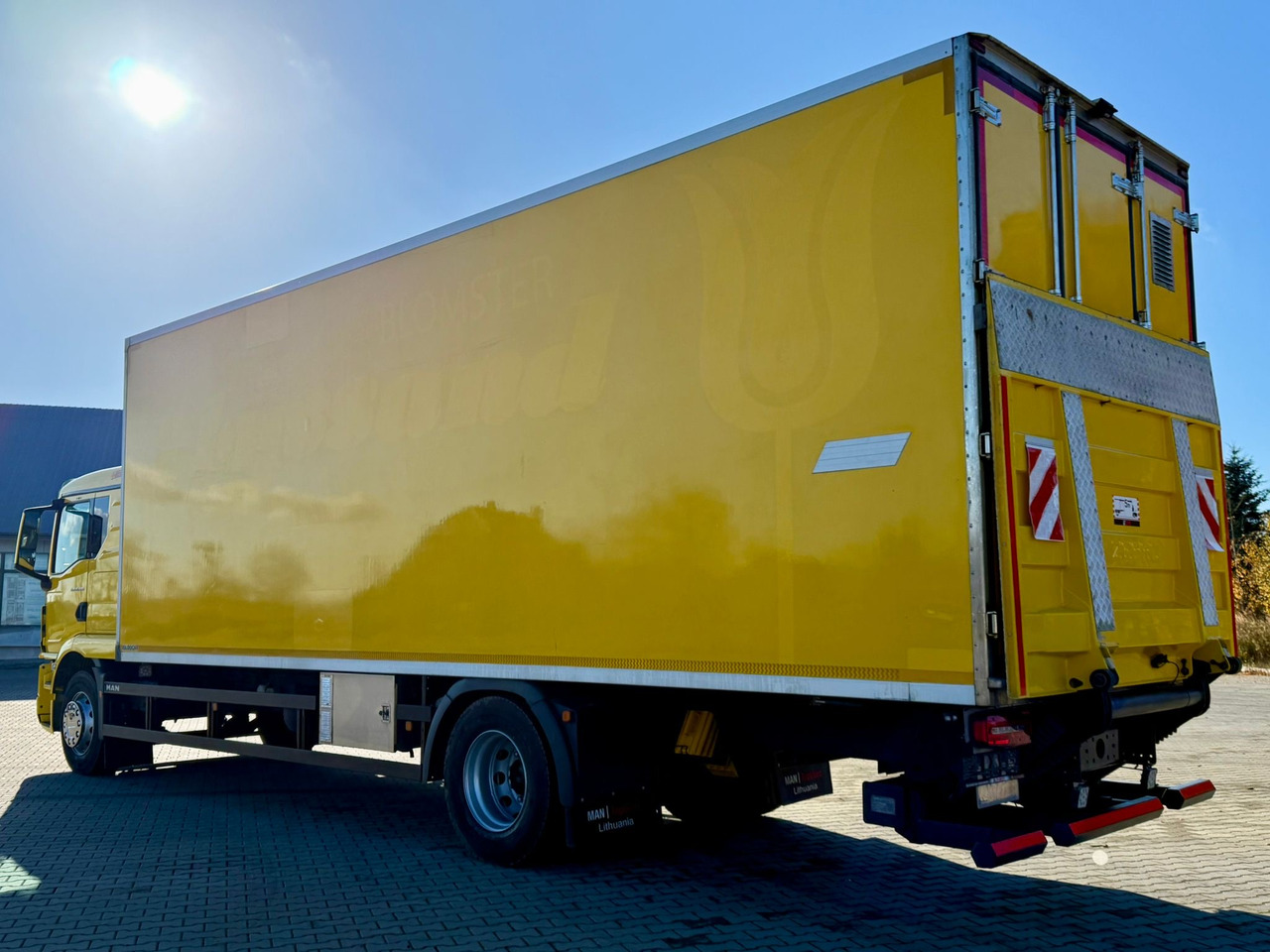 MAN 18.320 / IZOTERMA / GRZANA / WINDA / 20 EUROPALET / AUTOMAT / 170 TYŚ KM / 2021 R / SYPIALKA / CAŁY NA PODUSZKACH / SPROWADZONY / JAK NOWY - Изотермичен камион: снимка 3 MAN 18.320 / IZOTERMA / GRZANA / WINDA / 20 EUROPALET / AUTOMAT / 170 TYŚ KM / 2021 R / SYPIALKA / CAŁY NA PODUSZKACH / SPROWADZONY / JAK NOWY - Изотермичен камион: снимка 3