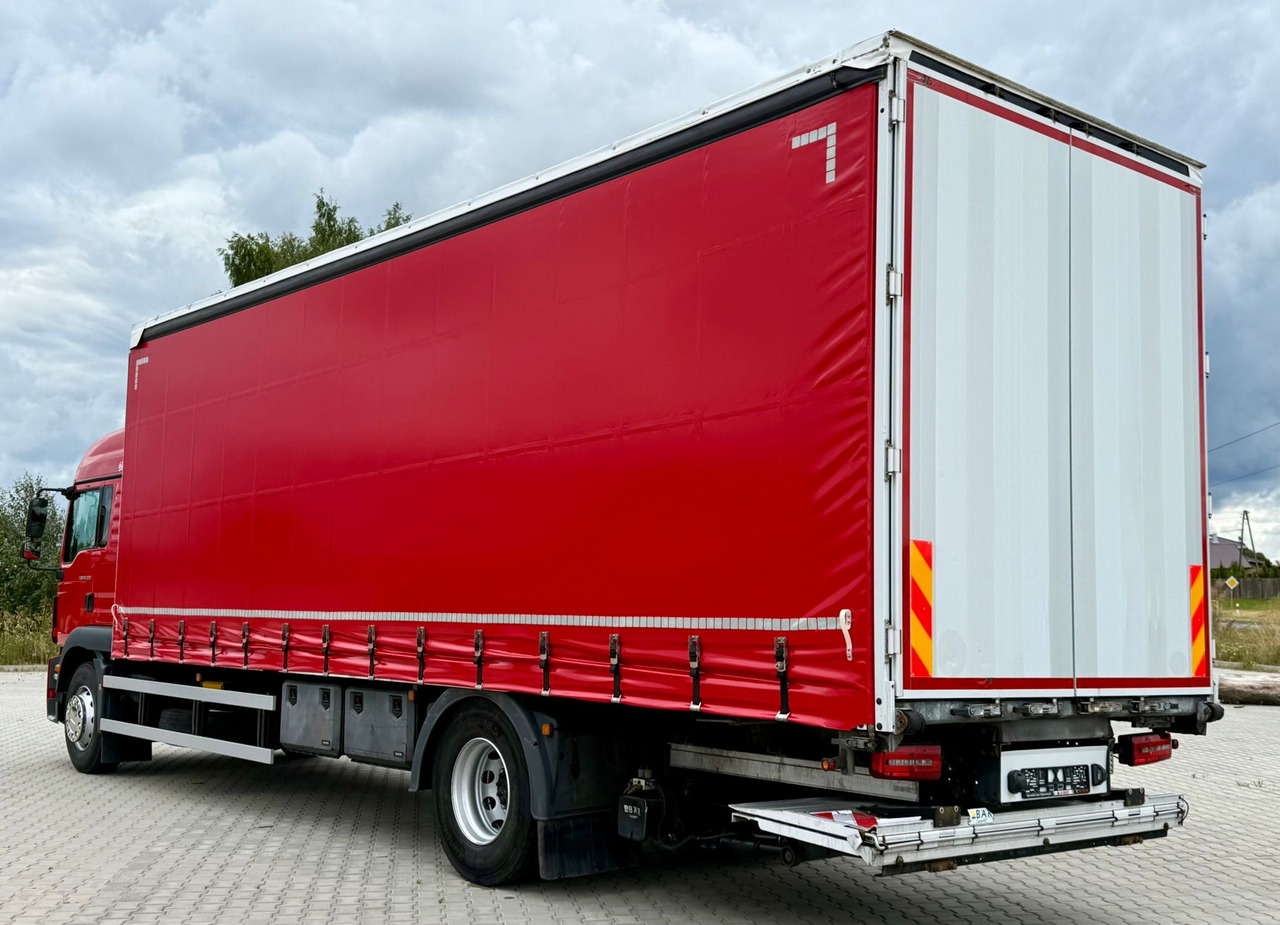 MAN MAN TGM 18.320 ROK PRODUKCJI 2020 NUMER VIN WMAN18ZZ6LY407218 PRZEBIEG 590 TYŚ KM ABS KLIMATYZACJA EL.SZYBY EL.LUSTERKA WIELOFUNKCYJNA KIEROWNICA LODÓWKA KABINA SYPIALNA DWA ŁÓŻKA OGRZEWANIE POSTOJO - Камион с брезент: снимка 5 MAN MAN TGM 18.320 ROK PRODUKCJI 2020 NUMER VIN WMAN18ZZ6LY407218 PRZEBIEG 590 TYŚ KM ABS KLIMATYZACJA EL.SZYBY EL.LUSTERKA WIELOFUNKCYJNA KIEROWNICA LODÓWKA KABINA SYPIALNA DWA ŁÓŻKA OGRZEWANIE POSTOJO - Камион с брезент: снимка 5
