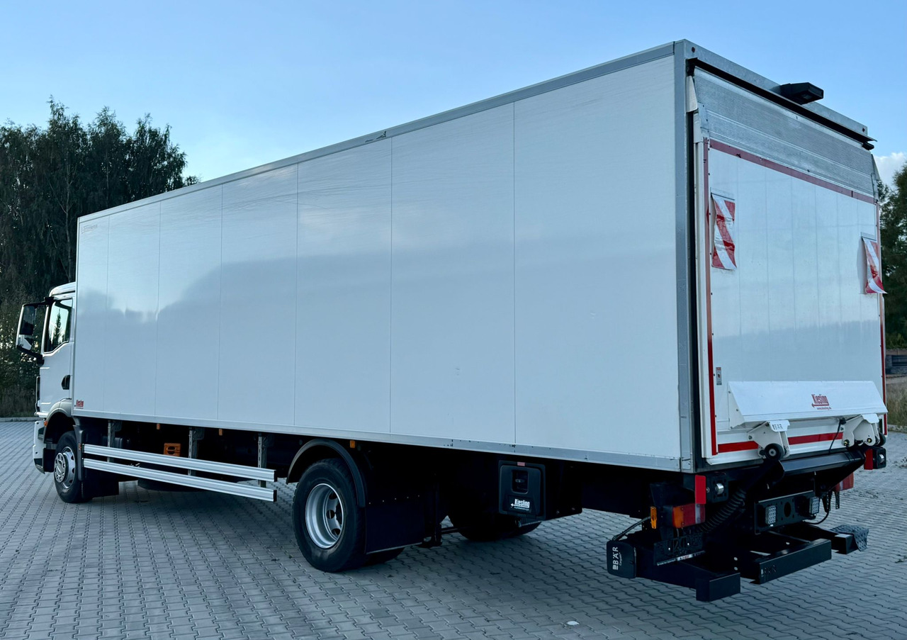 MAN TGM 15.290 / CHŁODNIA / WINDA / 8.3 M DŁUGOŚCI / 20 EUROPALET / THERMO KING / +30/-30 / AUTOMAT / 2021 ROK / SERWISOWANY - Рефрижератор камион: снимка 4 MAN TGM 15.290 / CHŁODNIA / WINDA / 8.3 M DŁUGOŚCI / 20 EUROPALET / THERMO KING / +30/-30 / AUTOMAT / 2021 ROK / SERWISOWANY - Рефрижератор камион: снимка 4