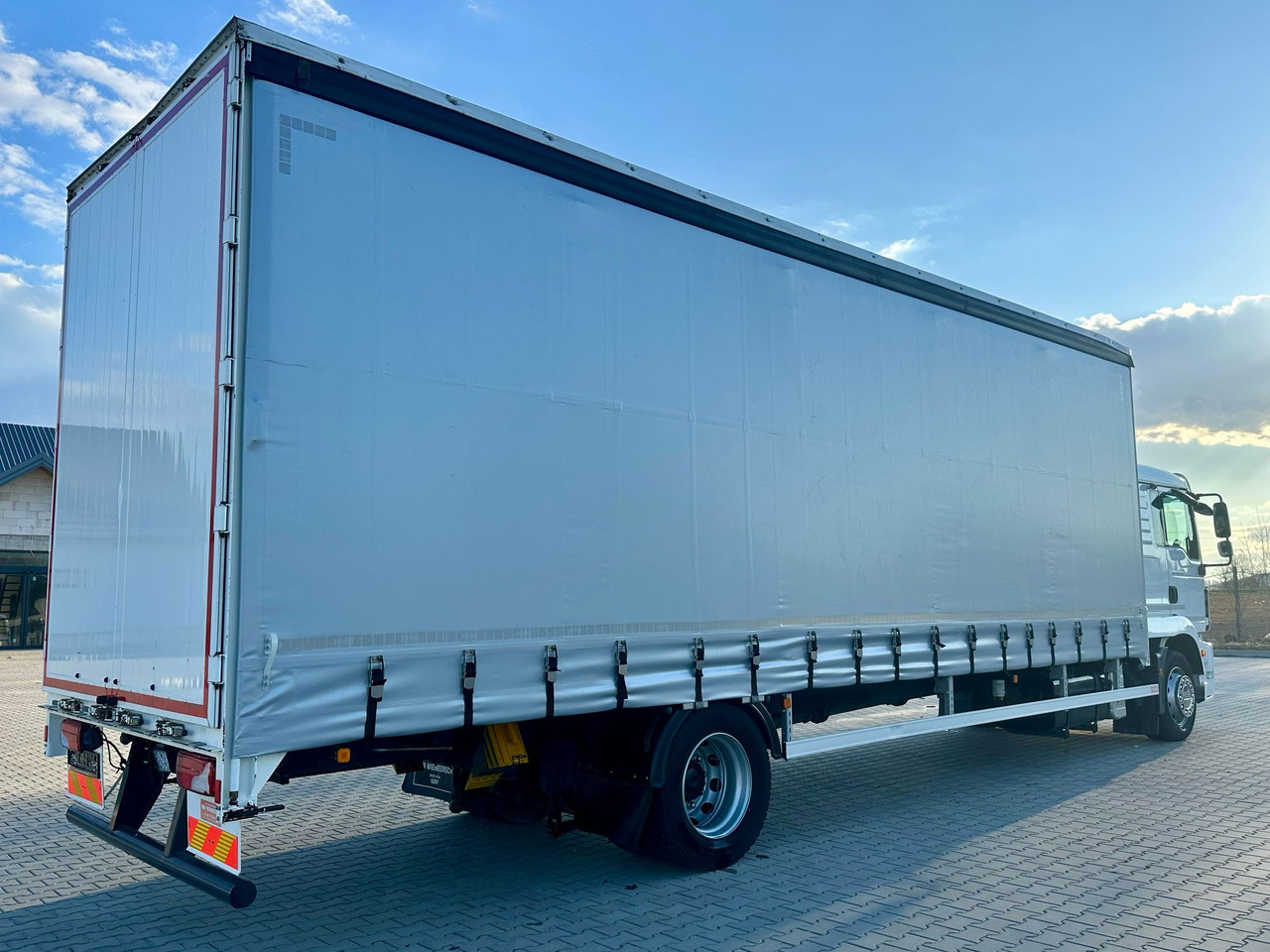 MAN TGM 18.290 / FIRANKA / WINDA / 22 EUROPALETY / AUTOMAT / SYPIALKA / 9 059 KG ŁADOWNOŚCI / NISKI PRZEBIEG / ZSUWANY DACH / EURO 6 - Камион с брезент: снимка 5 MAN TGM 18.290 / FIRANKA / WINDA / 22 EUROPALETY / AUTOMAT / SYPIALKA / 9 059 KG ŁADOWNOŚCI / NISKI PRZEBIEG / ZSUWANY DACH / EURO 6 - Камион с брезент: снимка 5