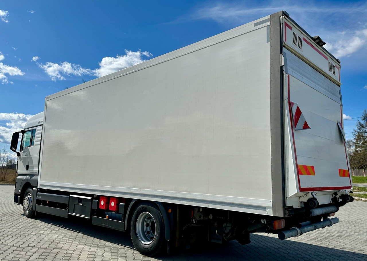 MAN TGX 18.360 / CHŁODNIA / WINDA / AUTOMAT / 19 EUROPALET / THERMO KING / SYPIALKA / SPROWADZONY - Рефрижератор камион: снимка 3 MAN TGX 18.360 / CHŁODNIA / WINDA / AUTOMAT / 19 EUROPALET / THERMO KING / SYPIALKA / SPROWADZONY - Рефрижератор камион: снимка 3