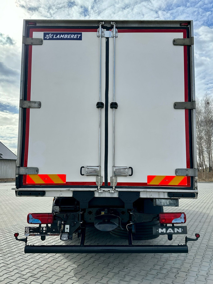 MAN TGX 26.420 / CHŁODNIA / LAMBERET / 18 EUROPALET / 6x2 / 2017 ROK / SYPIALKA - Рефрижератор камион: снимка 4 MAN TGX 26.420 / CHŁODNIA / LAMBERET / 18 EUROPALET / 6x2 / 2017 ROK / SYPIALKA - Рефрижератор камион: снимка 4