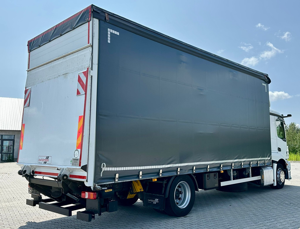 MERCEDES-BENZ ACTROS 1833 / FIRANKA / WINDA / 18 PALET / AUTOMAT / 310 TYS KM / DUŻY SILNIK / 2020 ROK / SYPIALKA - Камион с брезент: снимка 3 MERCEDES-BENZ ACTROS 1833 / FIRANKA / WINDA / 18 PALET / AUTOMAT / 310 TYS KM / DUŻY SILNIK / 2020 ROK / SYPIALKA - Камион с брезент: снимка 3
